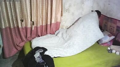 《监控破解✅真实泄密》城中村几个有点姿色的姐妹租一间平房改专用炮房提供快餐服务车轮战~嫖客有老有少因长得漂亮所以生意红火 (13)