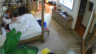 黑客破解家庭网络摄像头偷拍夫妻私密生活❤️大白奶子年轻少妇和老公啪啪淫叫声真大 (8)